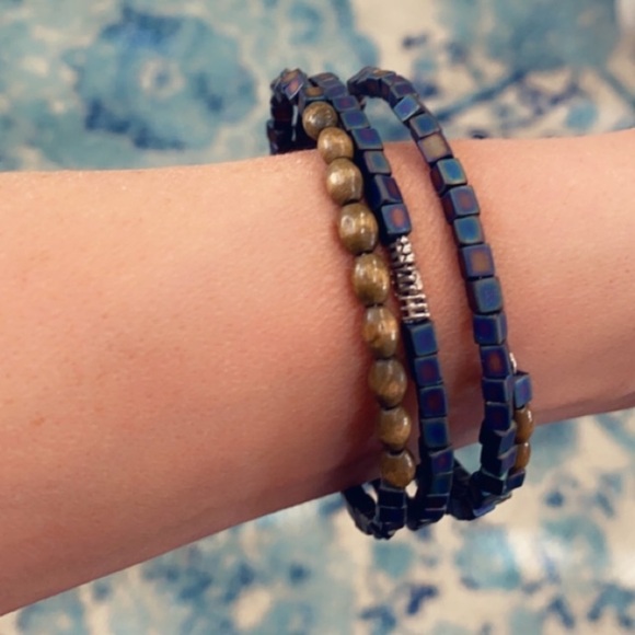 Iridescent Peacock & Wood Memory Wire Wrap Bracelet - Handmade Boho - Picture 12 of 15